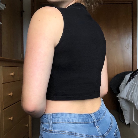 Calvin Klein Crop - Picture 3 of 3